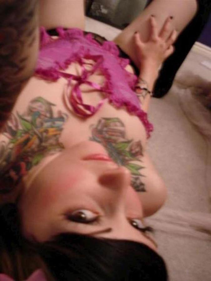 16P Short-haired emo babe self-pics