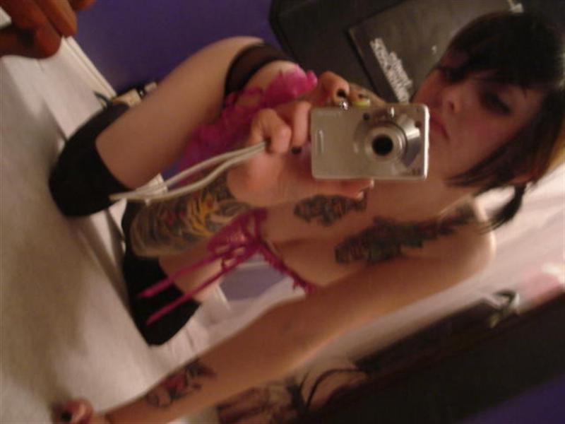 16P Short-haired emo babe self-pics