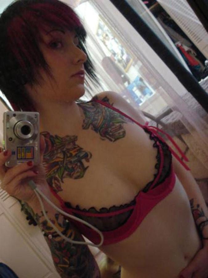 16P Short-haired emo babe self-pics