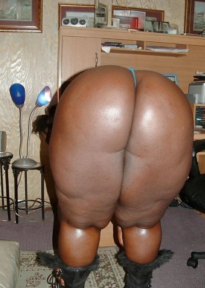 15P Thick ass black girls undressing and posing 21