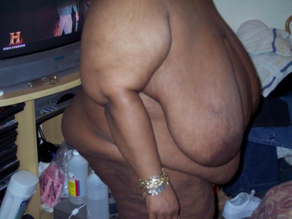 15P Thick ass black girls undressing and posing 21