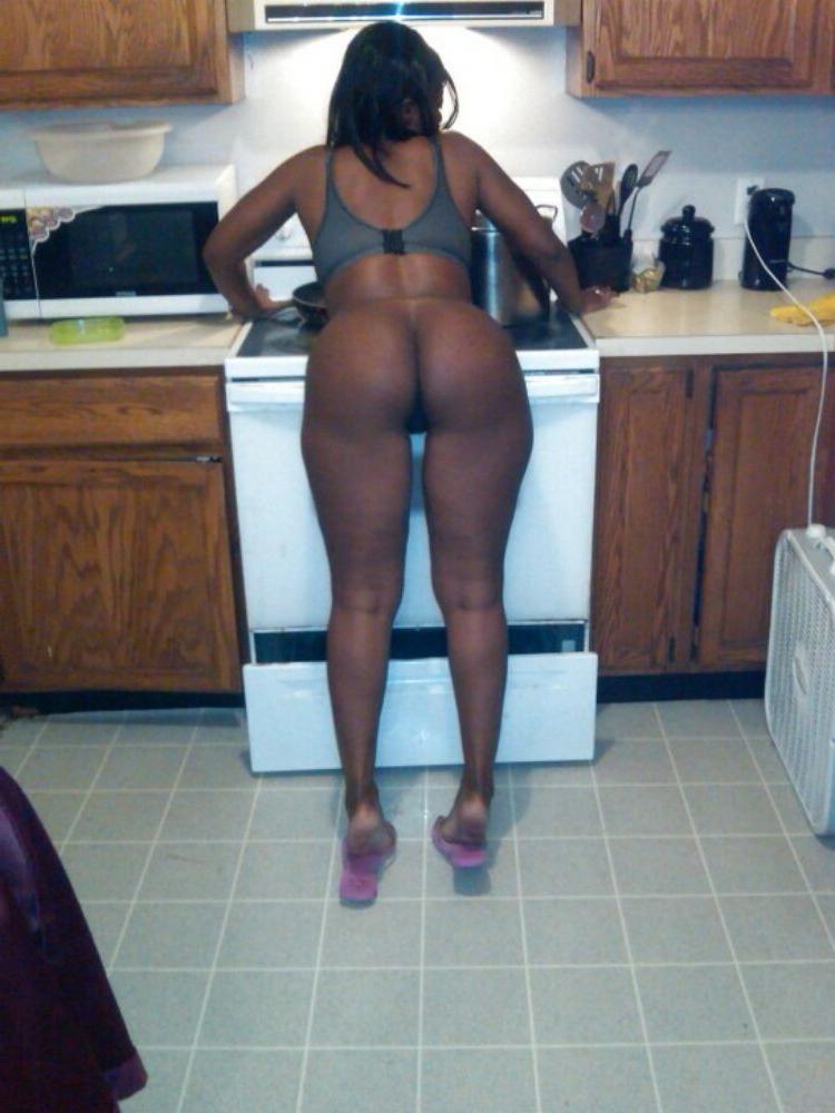 15P Thick ass black girls undressing and posing 7