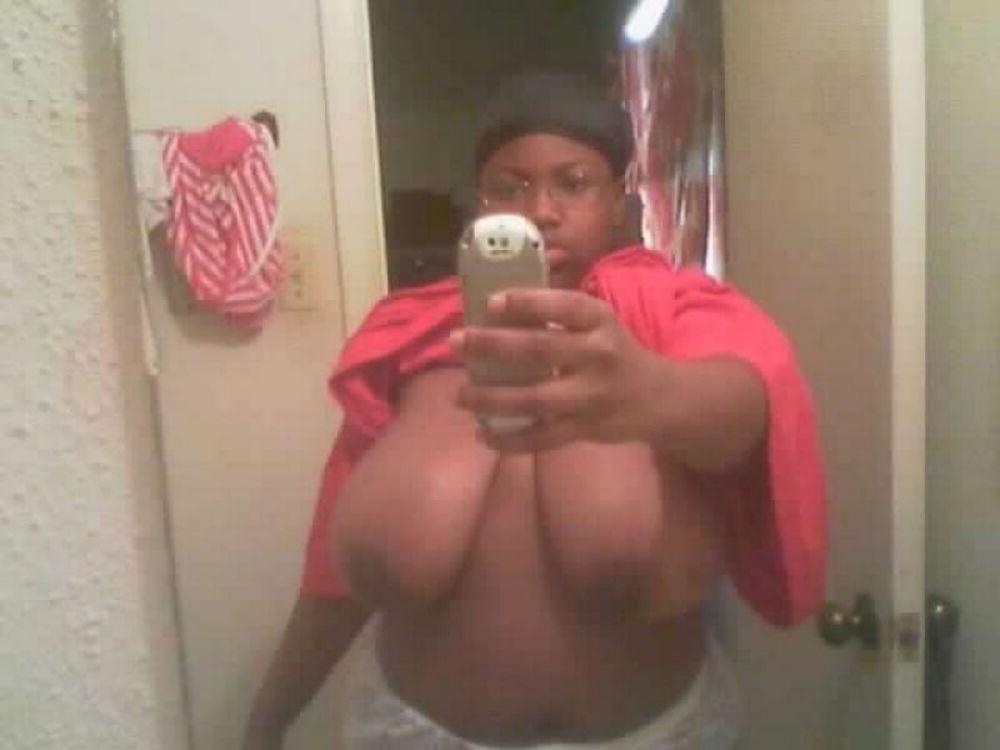 15P Thick ass black girls undressing and posing 10
