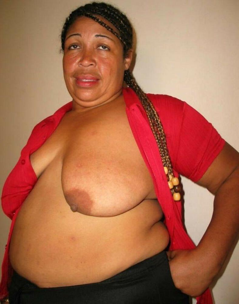 15P Thick ass black girls undressing and posing 2