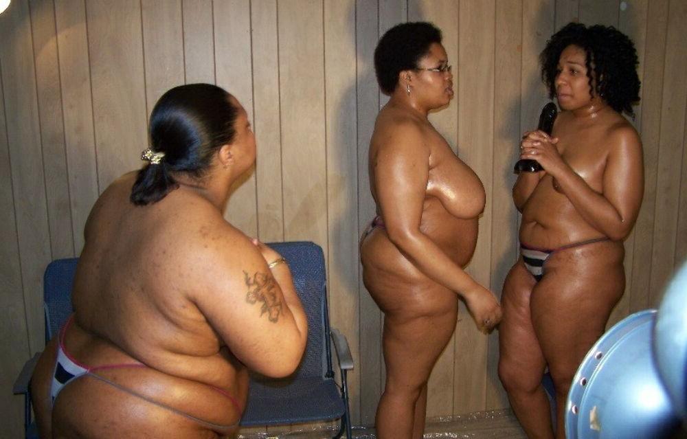 15P Thick ass black girls undressing and posing 3