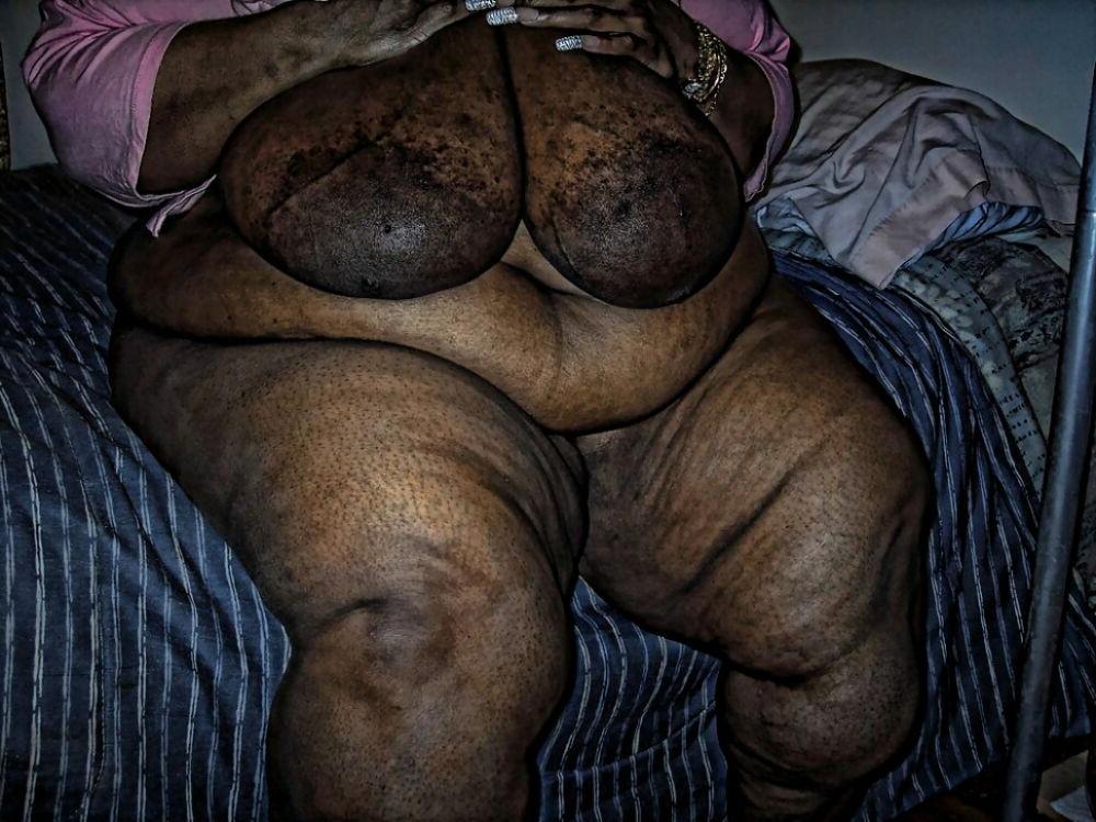 15P Thick ass black girls undressing and posing 3