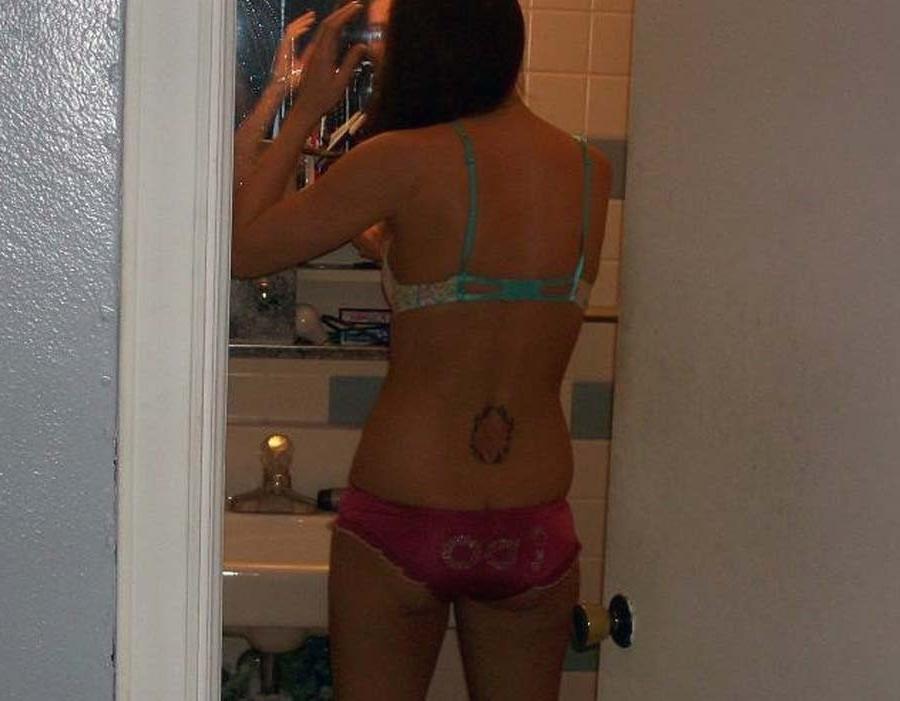 16P Picture gallery of a sexy non-nude amateur babe 