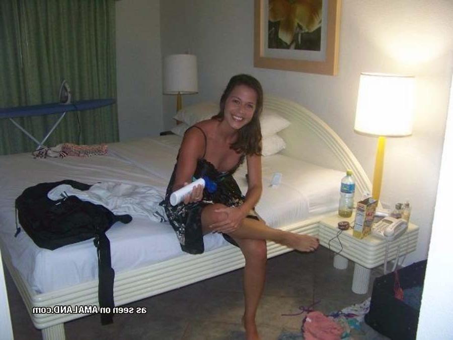 16P Picture gallery of a sexy non-nude amateur babe 