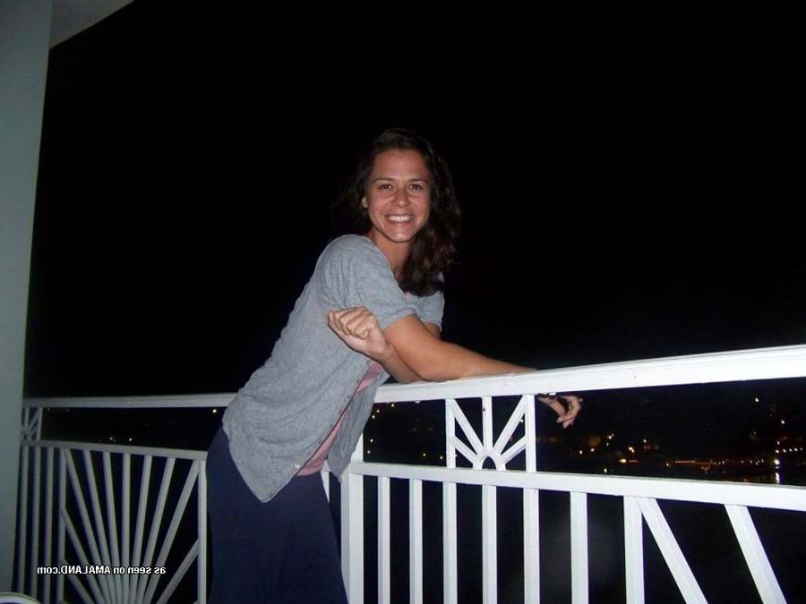 16P Picture gallery of a sexy non-nude amateur babe 