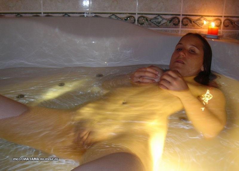 15P Bathing amateur girlfriend gets fucked and jizzed