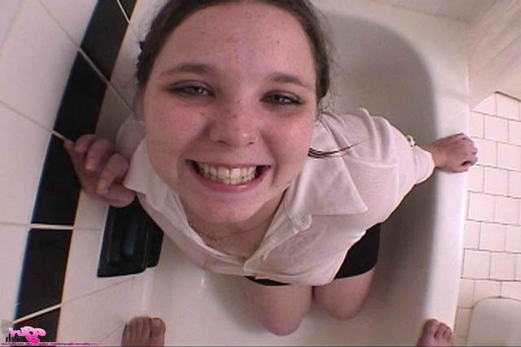 18P Sunshine 2 cocks on the bathroom, and just to let you all know, name your daught