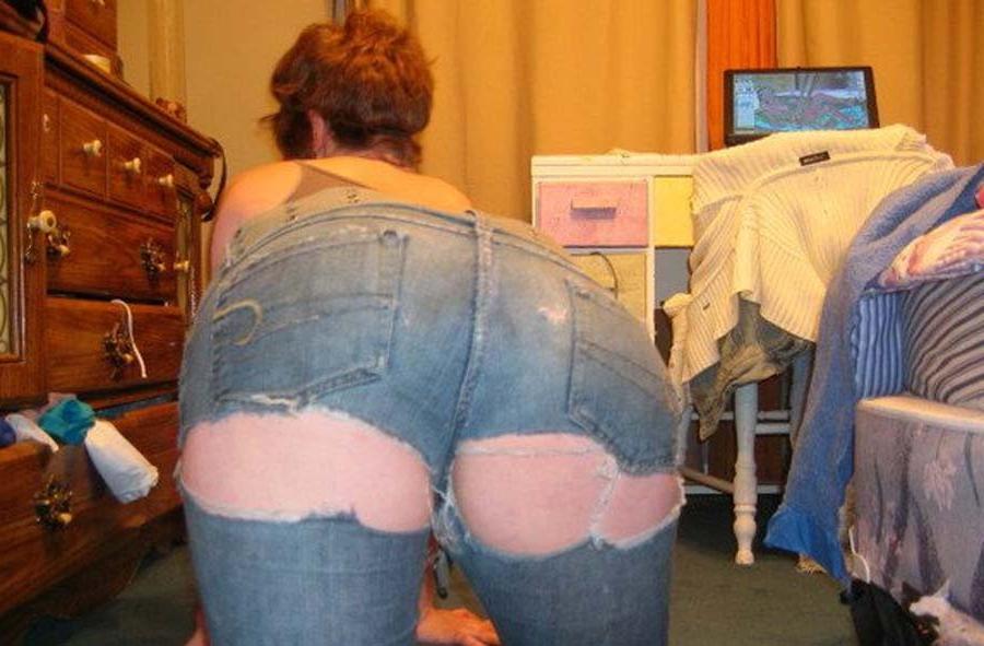 12P Tattooed Emo red haired babe at home