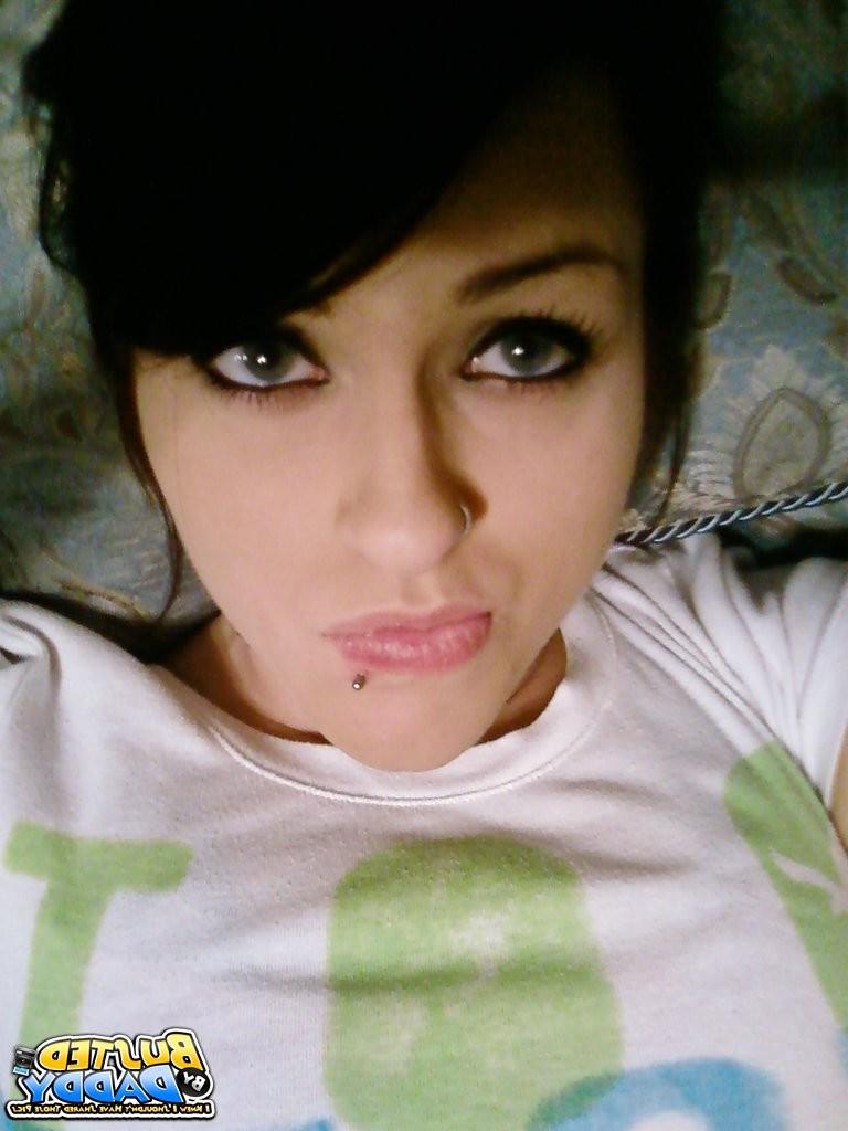 15P Real Busted Girlfriends Posing On Private Cams