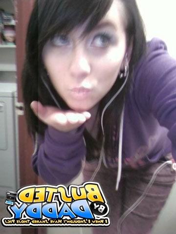 15P Real Busted Girlfriends Posing On Private Cams