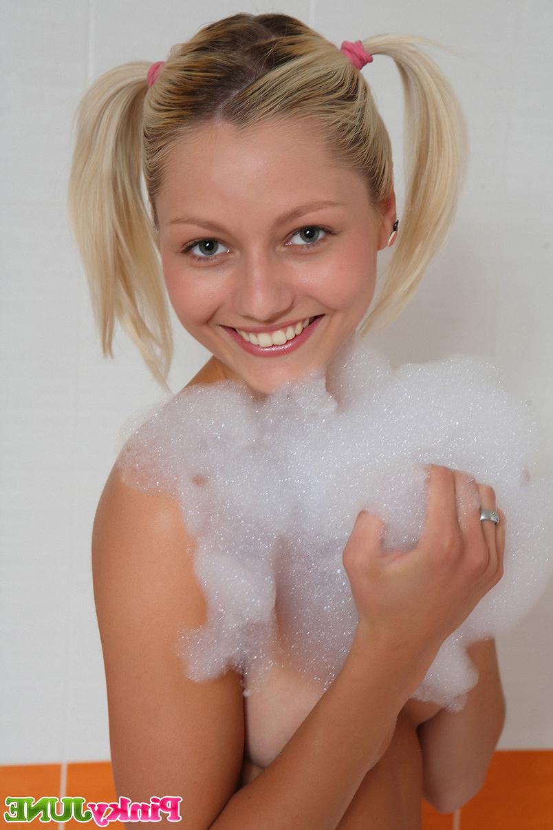 15P Blond and blue-eyed teen Pinky June shaves her cunt in the bath