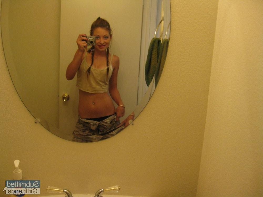 15P Sweet teen locks herself in the bathroom to take sexy 