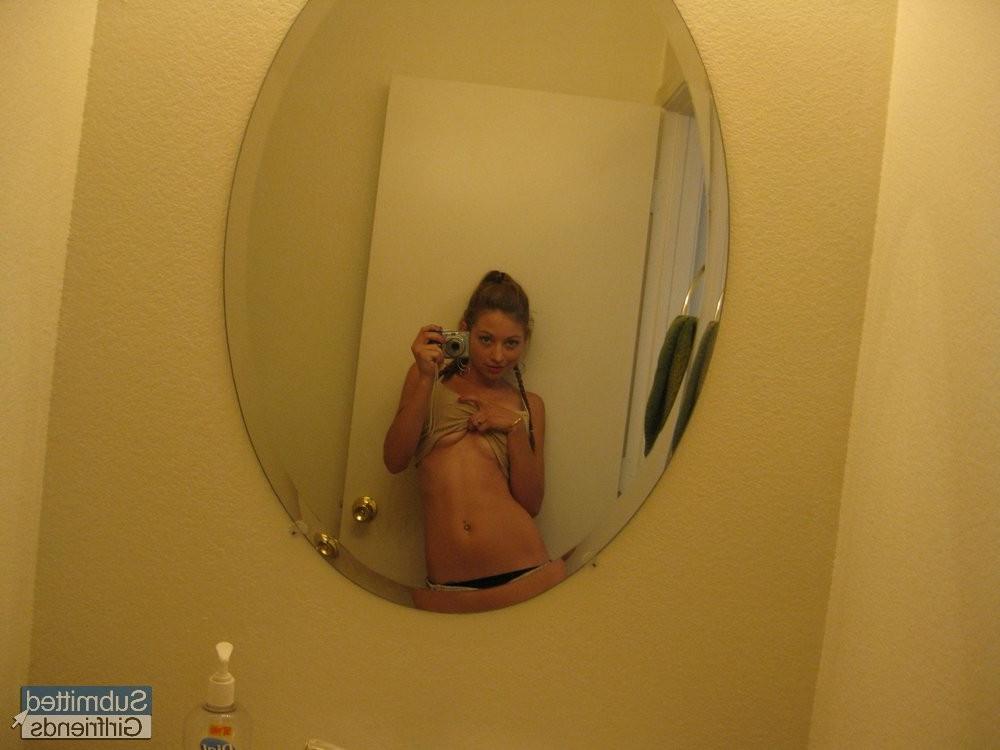 15P Sweet teen locks herself in the bathroom to take sexy 