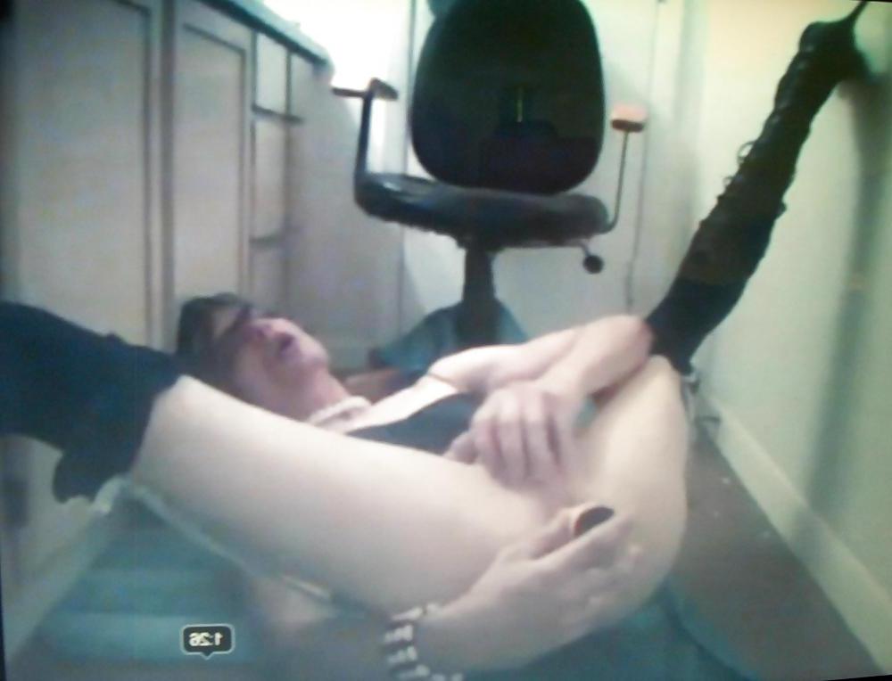 25P Ass Play in the Shitter