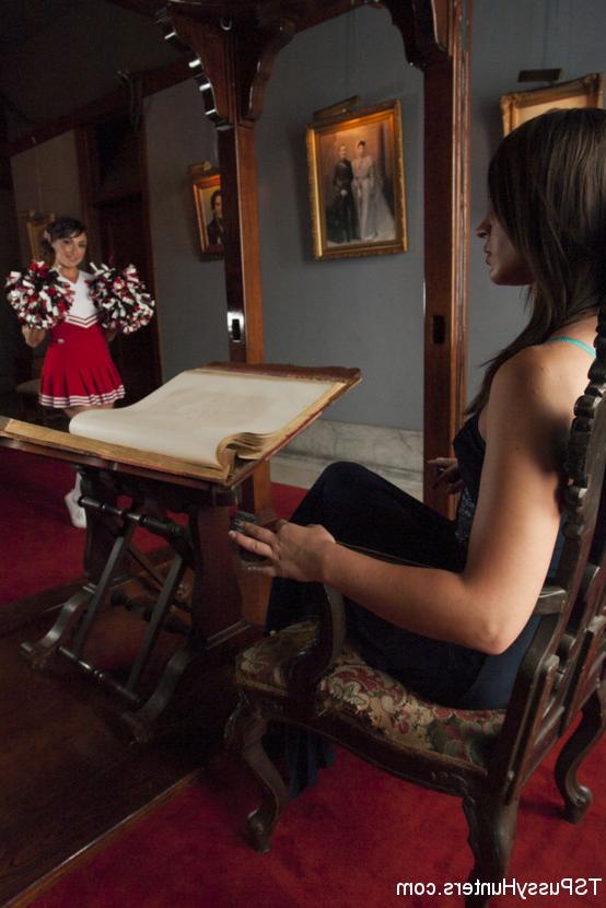 15P The Cheer Squad Girl &amp;amp; The Vampire - Michelle devours Bianca!