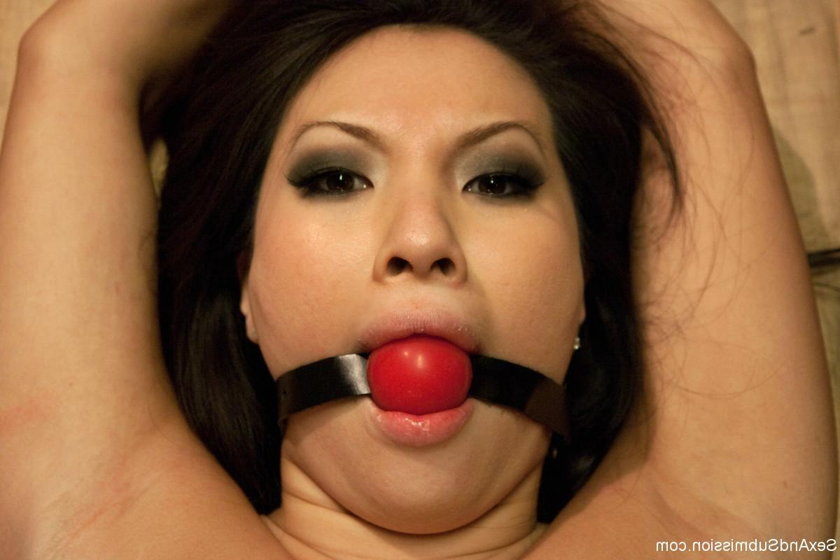 24P Sexy babe gets tied up, dominated and hard fucked in bondage
