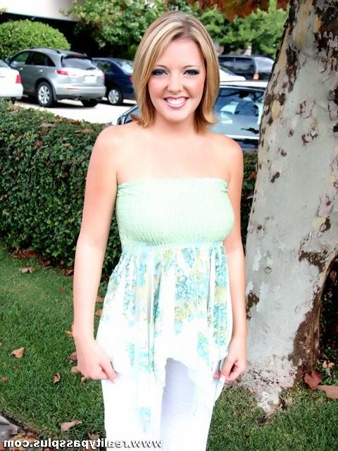 16P Short haired blonde chick named Chelci gets her pussy fucked by Julian