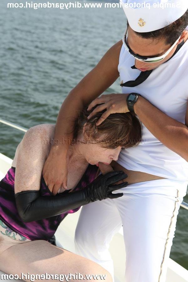 15P Dirtygardengirl getting her prolapsed anus fucked on a boat