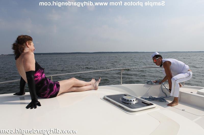 15P Dirtygardengirl getting her prolapsed anus fucked on a boat