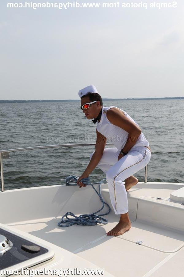 15P Dirtygardengirl getting her prolapsed anus fucked on a boat