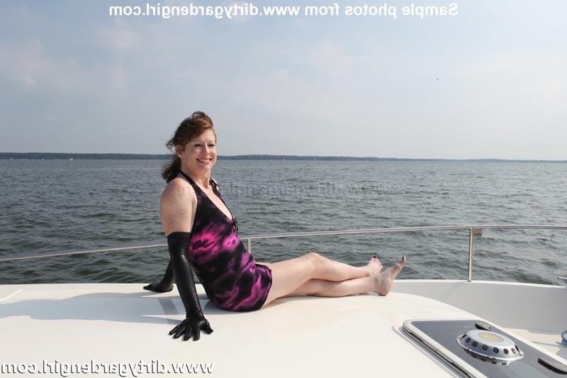 15P Dirtygardengirl getting her prolapsed anus fucked on a boat