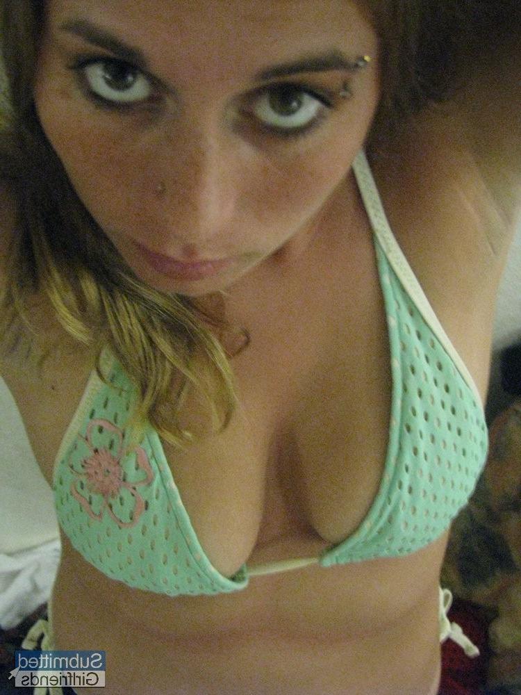 15P Leaked private pictures from a dumped ex girlfriend