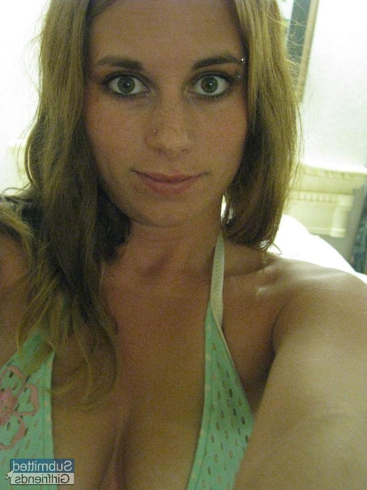 15P Leaked private pictures from a dumped ex girlfriend