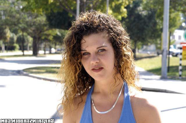 15P Frizzy haired brunette git fucked in her tasty ass
