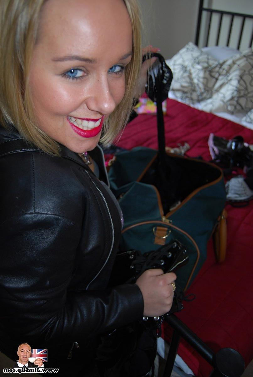 15P Kinky blonde British bimbo wearing some sexy latex clothes