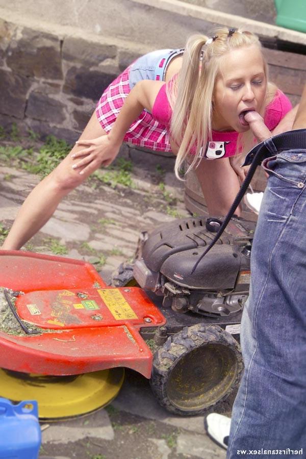 17P Sweet blonde teen gets her pretty pink anus fucked outdoors