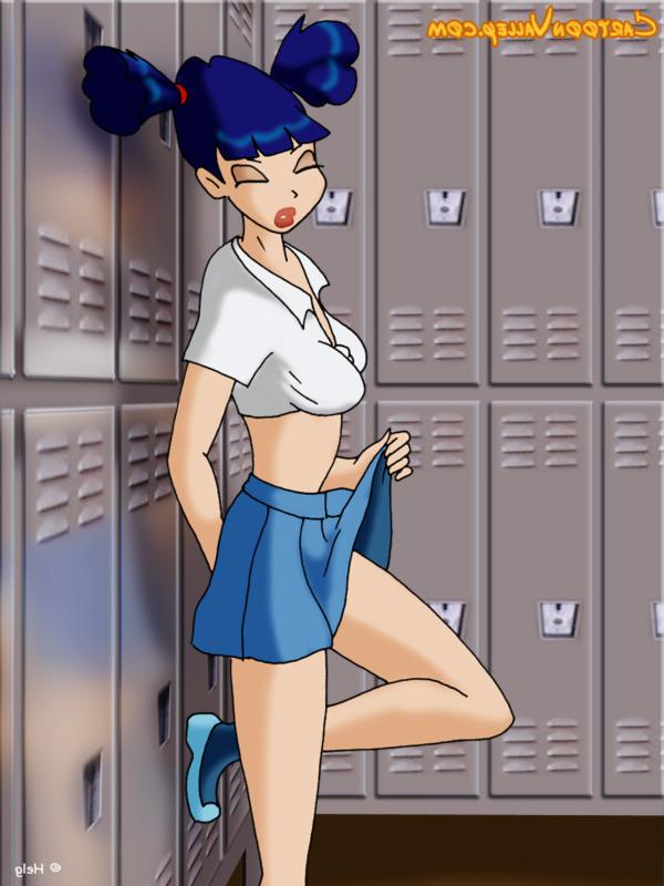 12P Musa Winx kann ihre Kleidung einfach nicht anbehalten