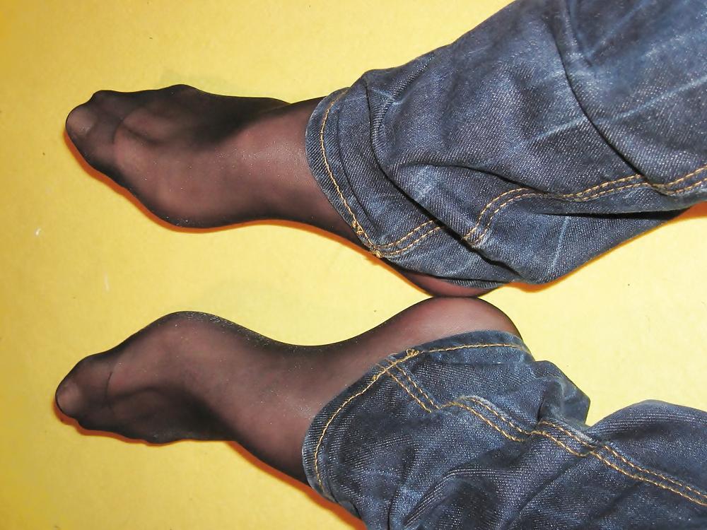 16P Schwarze Nylons und Jeans