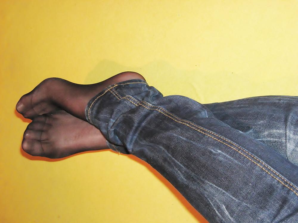 16P Schwarze Nylons und Jeans
