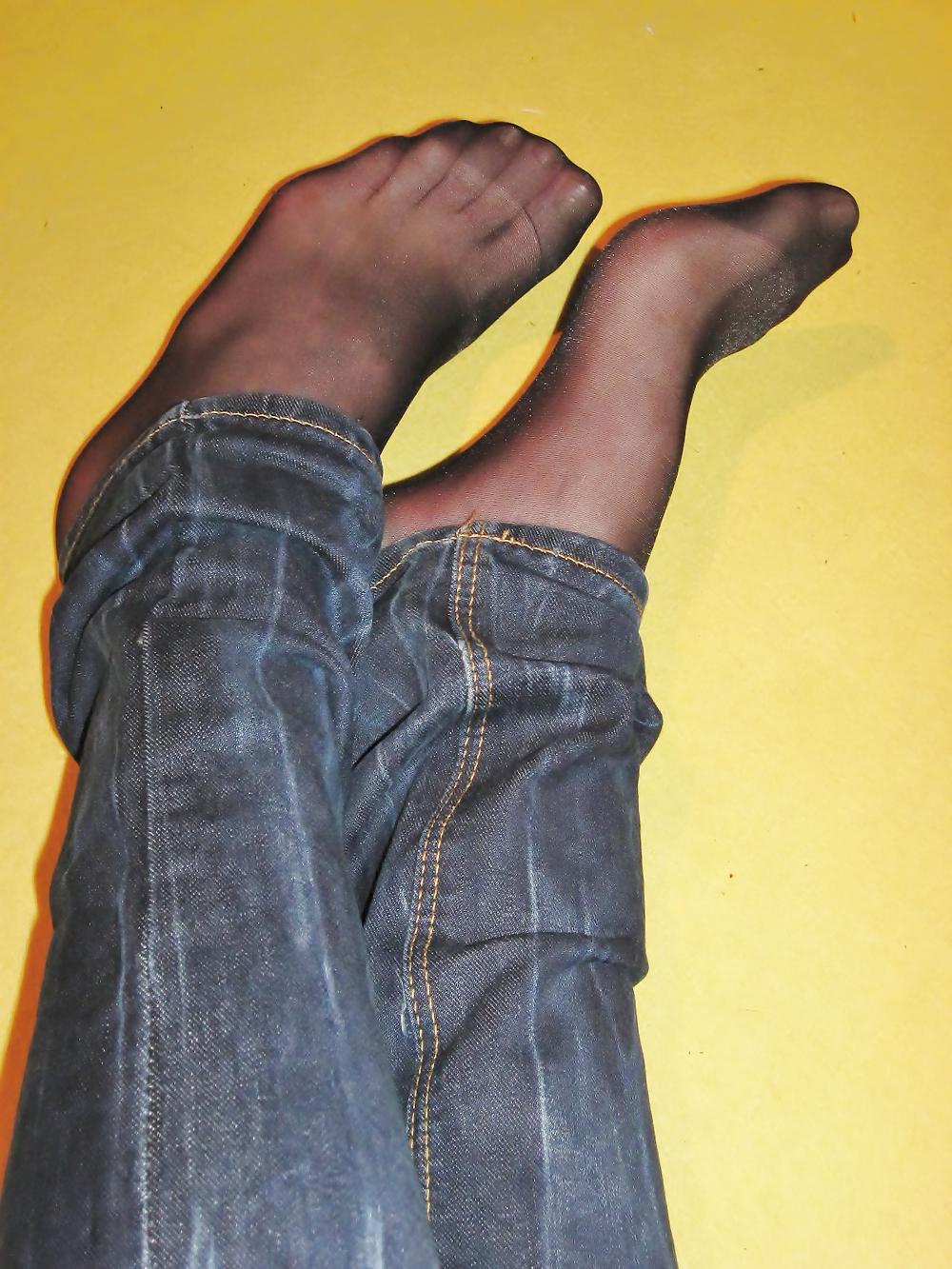 16P Schwarze Nylons und Jeans