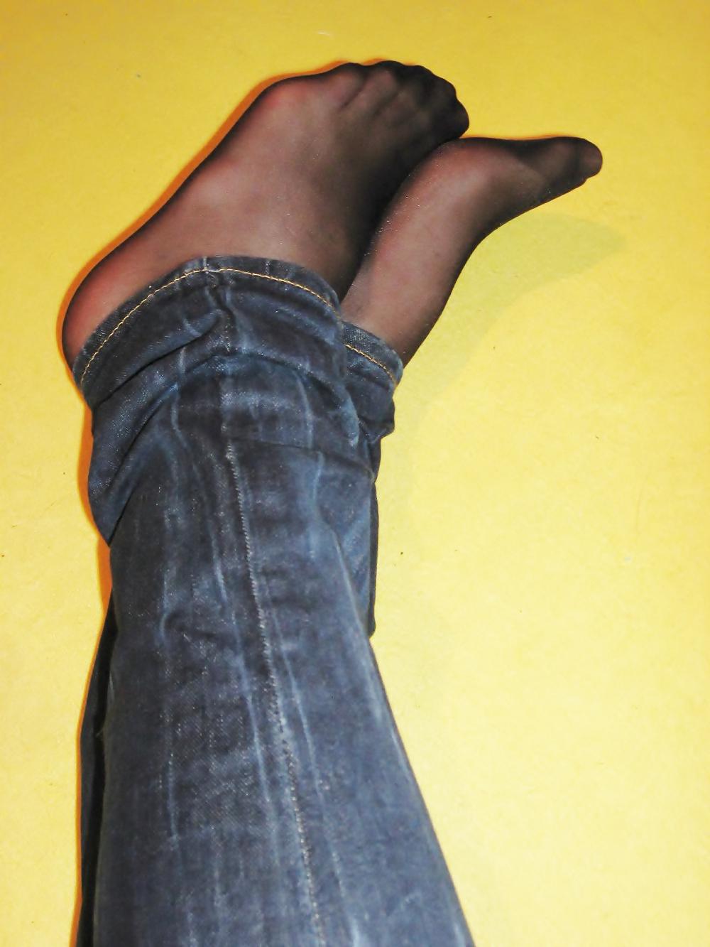 16P Schwarze Nylons und Jeans