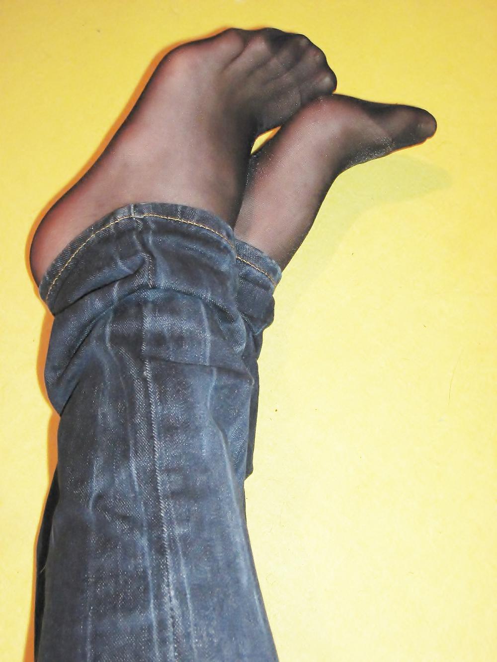 16P Schwarze Nylons und Jeans