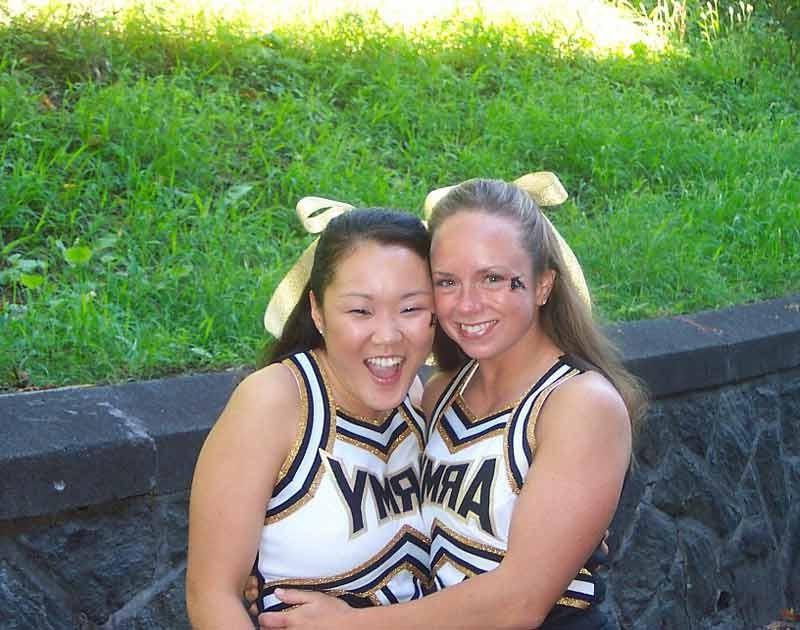 16P Real Army Cheerleader Squad Knows How To Party