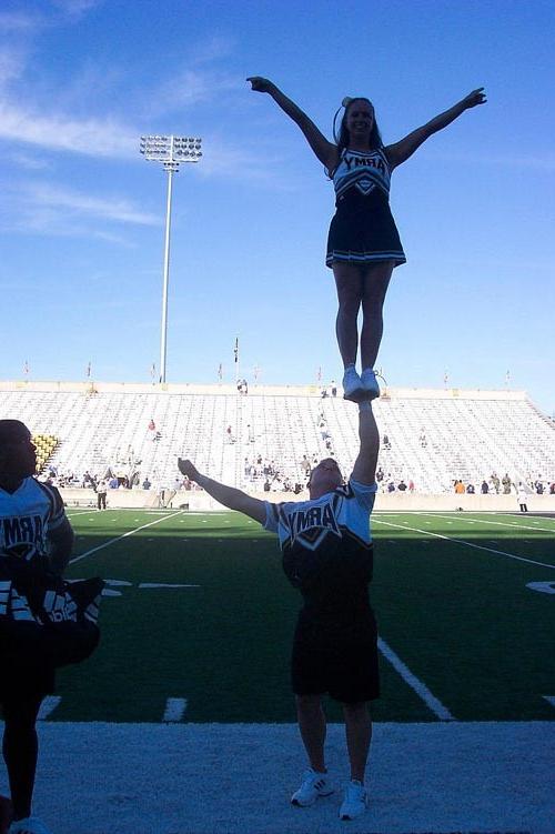 16P Real Army Cheerleader Squad Knows How To Party