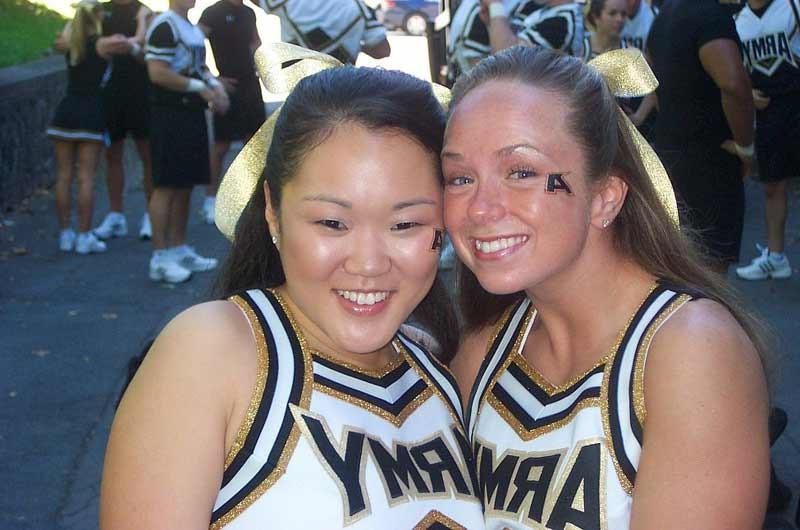16P Real Army Cheerleader Squad Knows How To Party