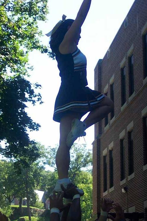 16P Real Army Cheerleader Squad Knows How To Party