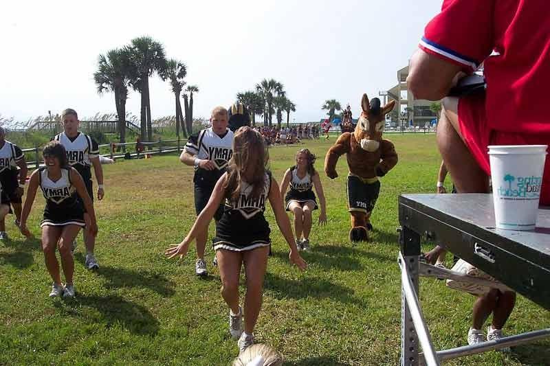 16P Real Army Cheerleader Squad Knows How To Party