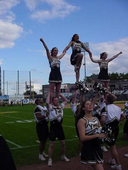16P Real Army Cheerleader Squad Knows How To Party