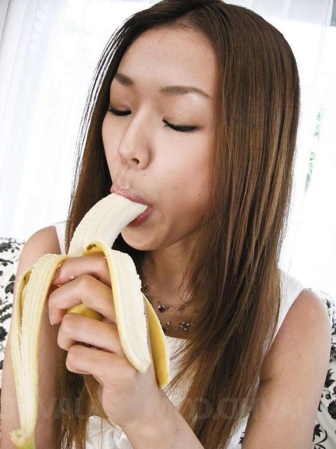 13P Sakura Hirota Asian always loves licking bananas and hard cocks