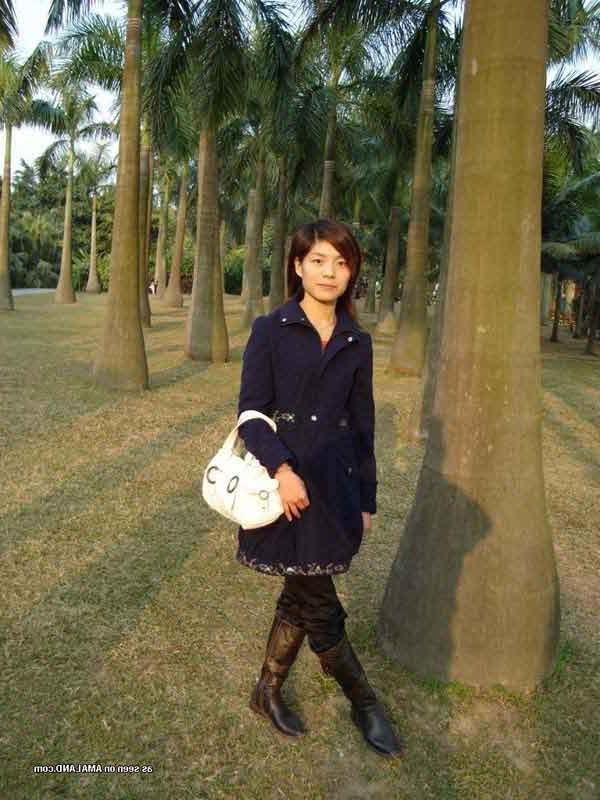 15P Amateur petite kinky honey posing for her BF