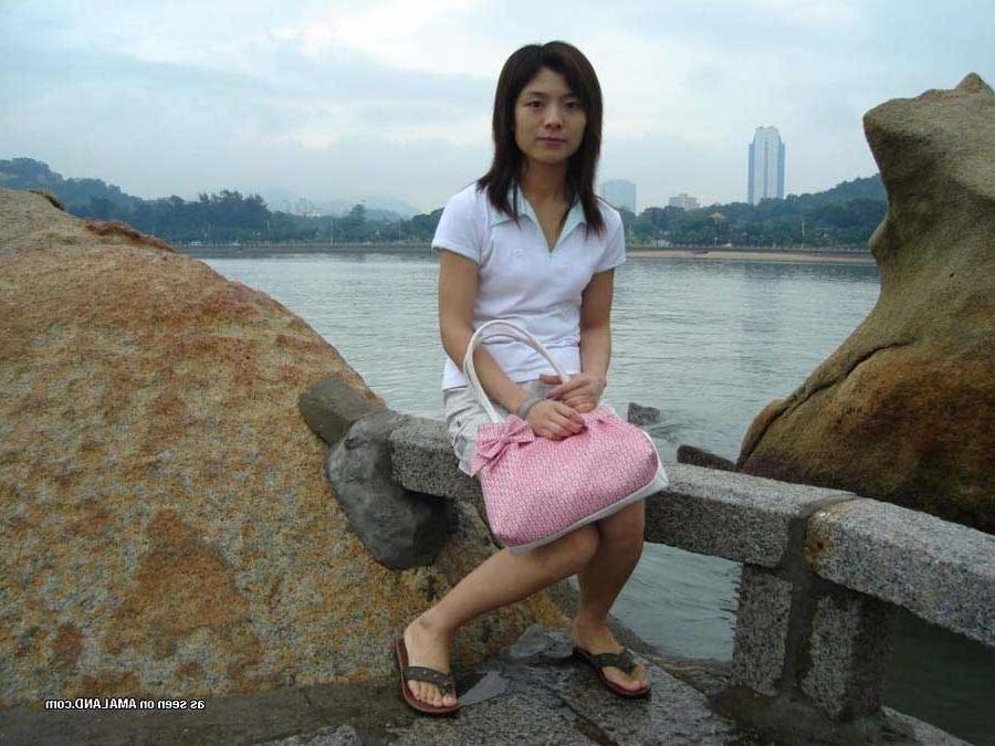 15P Amateur petite kinky honey posing for her BF