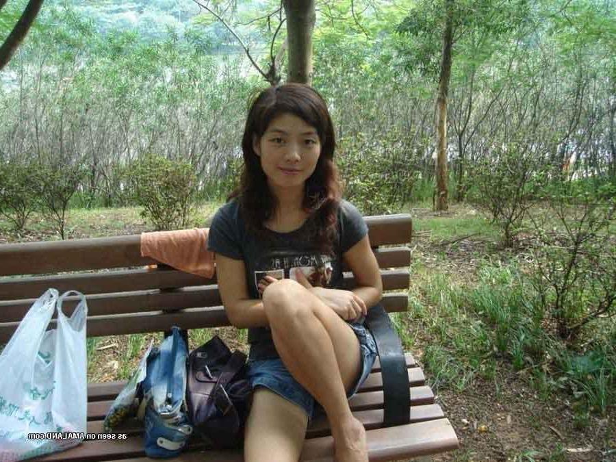 15P Amateur petite kinky honey posing for her BF